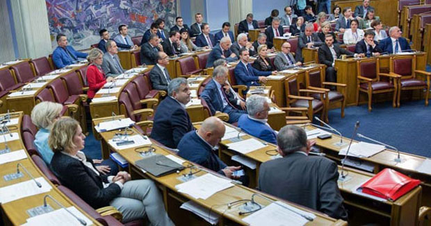 БРУКА И СРАМОТА У ЦРНОЈ ГОРИ: Кидање веза са Србијом, Матију и Амфилохија изједначили са Хитлером!