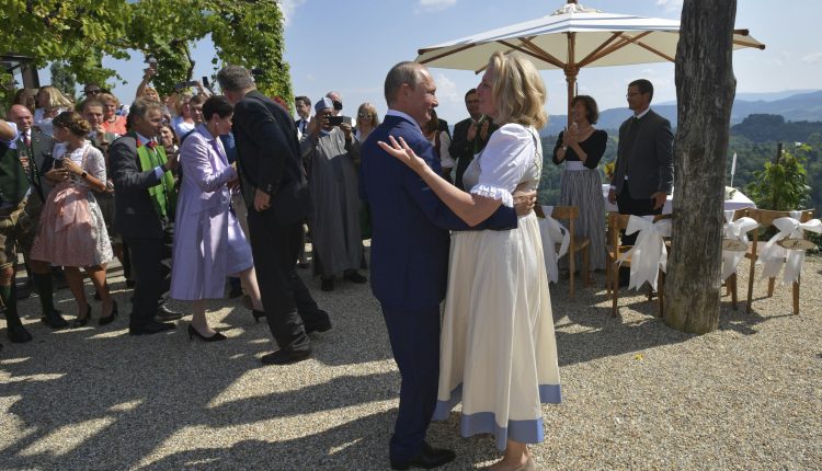 БУКТИ ДИПЛОМАТСКИ РАТ ИЗМЕЂУ РУСИЈЕ И АУСТРИЈЕ: У августу је Путин код ње био на свадби, а данас је она отказала посету Москви