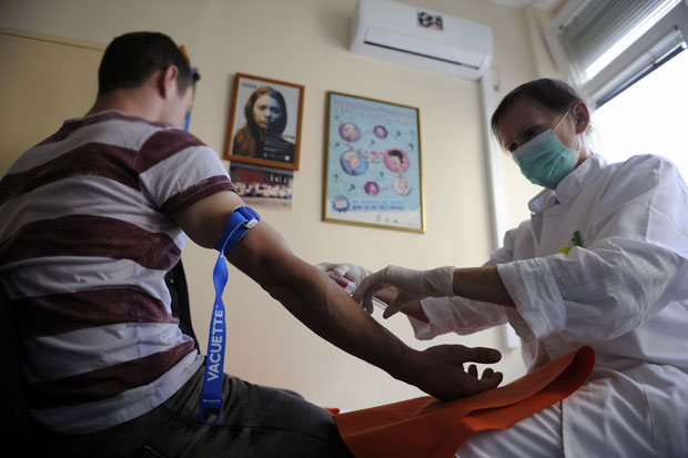 ХИВ вирусом заражен и старац од 90 лета