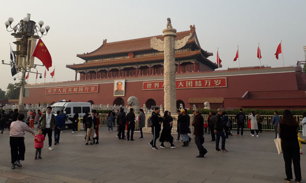 На Тјенанмен кроз рендген и уз пасош!