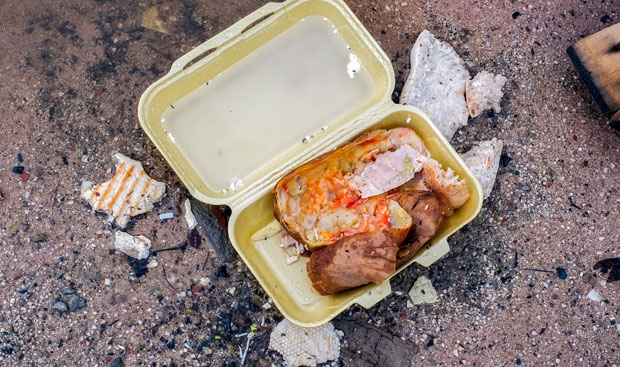 Породица баци у ђубре храну вредну 80.000