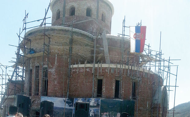 Храмови као међаши