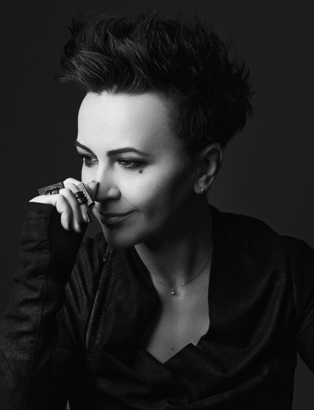 Амира Медуњанин: Патња мање боли када се преточи у песме 