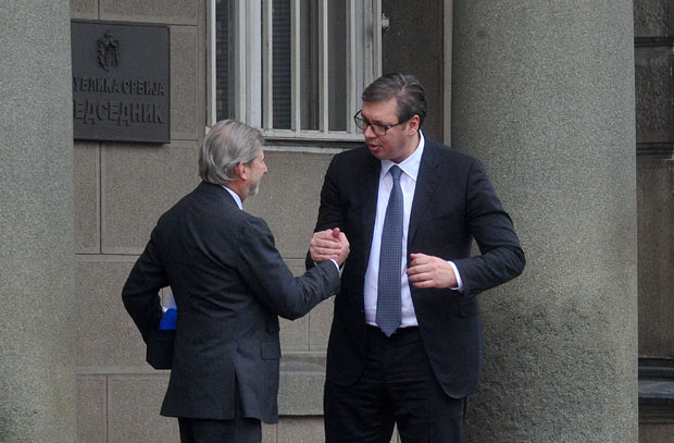 Вучић: Србија неће узвраћати било каквим контрамерама; Хан: Позваћу Приштину да одблокира сарадњу и трговину у региону