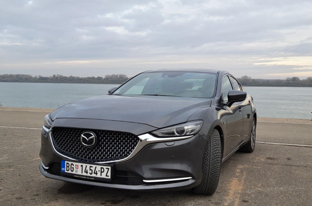 НОВА МАЗДА 6 НА СКЕНЕРУ НОВОСТИ: Лимузине узвраћају ударац