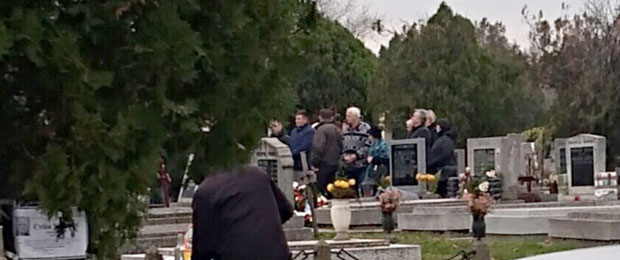 Сахрањени Золнајићи: Вечне куће на два места