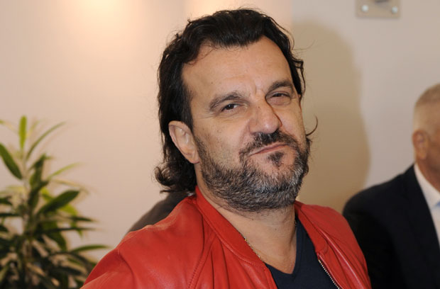 ИЗНЕНАЂЕЊЕ АЦЕ ЛУКАСА: Нова песма за дочек