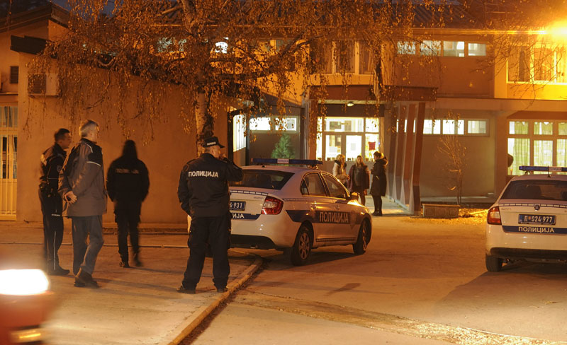 ДОКТОРИ УСПЕЛИ ДА ОЖИВЕ ДЕВОЈЧИЦУ (1): Беба из вртића у Врчину реанимирана, лекари се боре за њен живот!