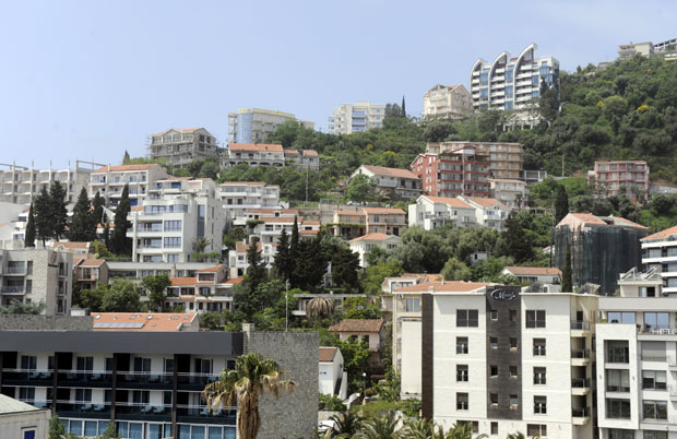 Легализација у ЦГ: Општине траже дужи рок за предају захтева