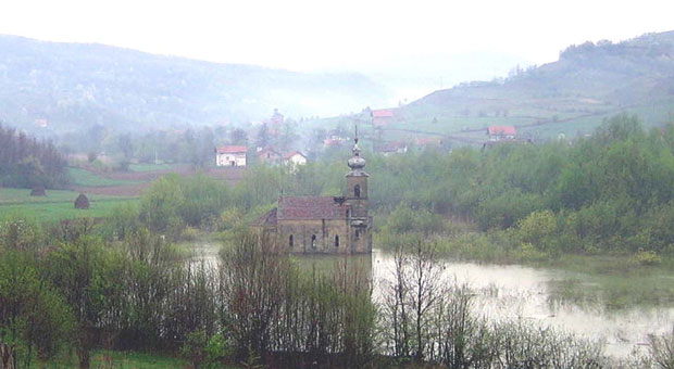 Судбина храма који је у води више од 40 година