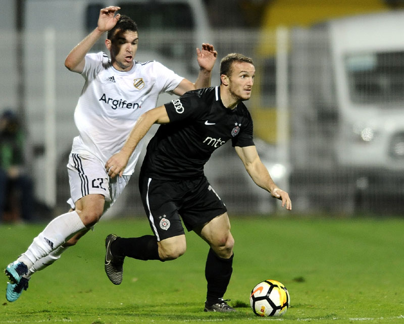 УТАКМИЦЕ НЕ ГУБЕ, БОДОВЕ РАСИПАЈУ: Партизан у Лучанима поново ремијем пресекао мини-серију победа