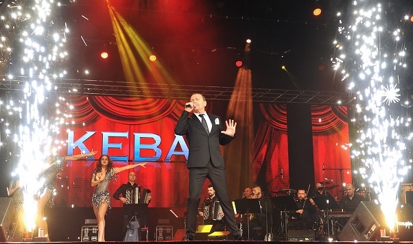 СЕВЕРИНА ЕСКИВИРАЛА КЕБУ: Драган Којић одржао концерт у Сава центру без очекиване подршке
