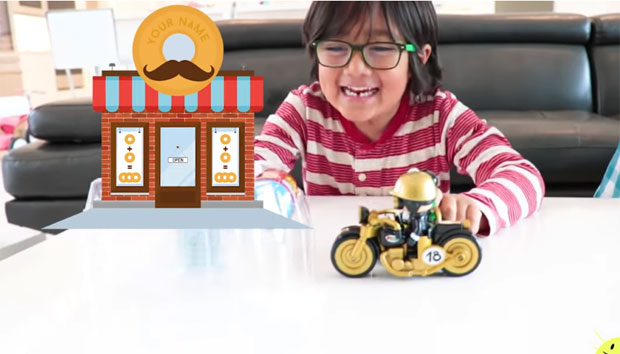 ВЕРОВАЛИ ИЛИ НЕ: Рајан (8) за годину заради 22 милиона долара на Јутјубу (ВИДЕО)