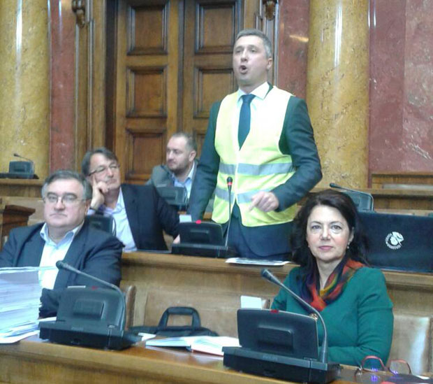 Скупштина: Обрадовић призива париски сценарио