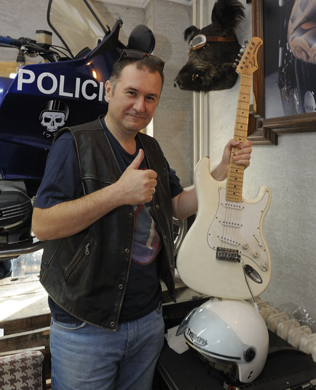 АПЕЛ МЛАДИМ БЕНДОВИМА: Певајте на српском језику