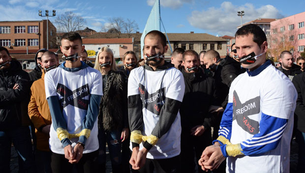 ПОГЛЕДАЈТЕ: Студенти играли кошаркашку утакмицу везаних руку (ФОТО+ВИДЕО)