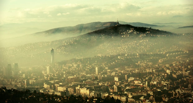 ЗАНИМЉИВ ЗАКЉУЧАК СКУПШТИНЕ КАНТОНА: Ћевабџиница крива за загађење ваздуха у Сарајеву?