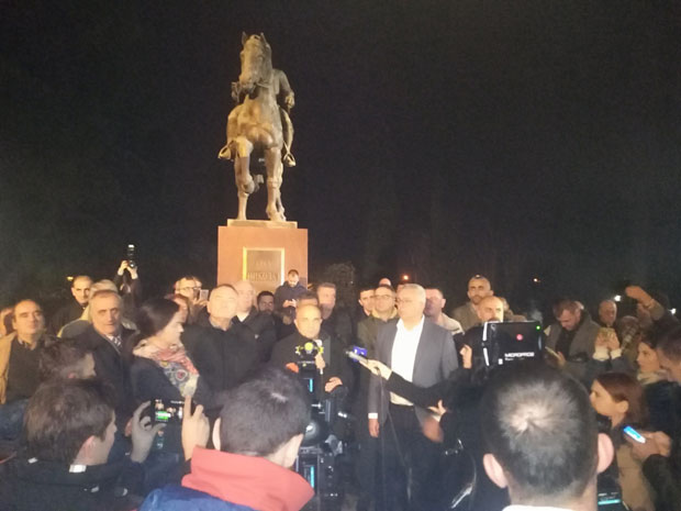 ПОРУКА СА ПРОТЕСТА У ПОДГОРИЦИ: Обилазићемо куће финкционера док не ослободе Медојевића