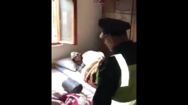 ПОЛИЦИЈА ИХ ЗАТЕКЛА НА СПАВАЊУ: Мигранти провалили у приватну кућу; Код ухапшених пронађене украдене ствари (ВИДЕО)