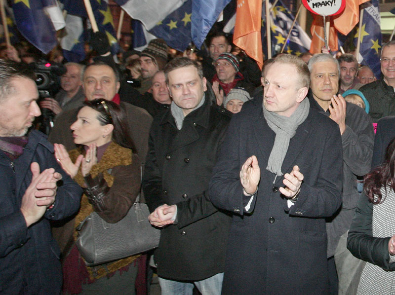 Шетња може, не и батине