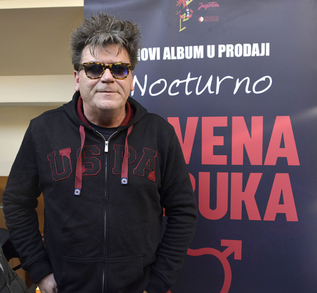 Црвена јабука: Песме са срцем и душом