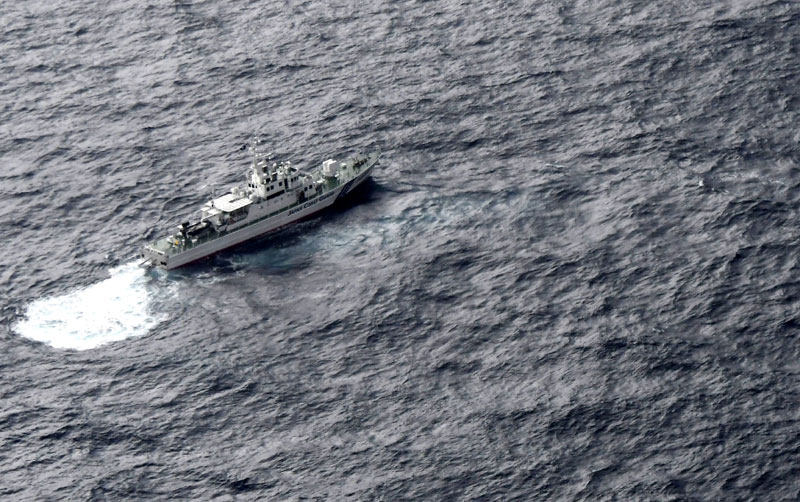 СУДАР ВОЈНИХ АВИОНА: Један маринац нађен жив, други преминуо, наставља се потрага за још петорицом
