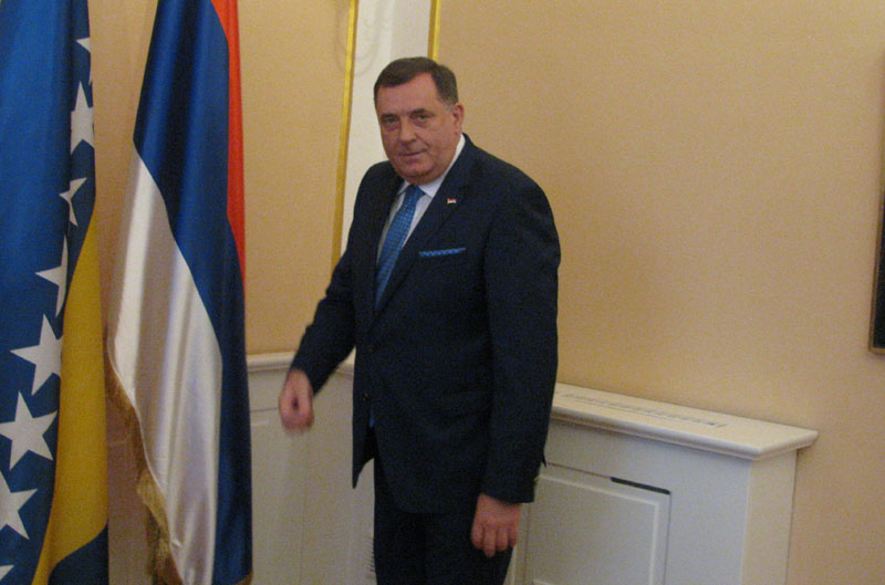 Додик: Нећу да будем икебана попут британске краљице 