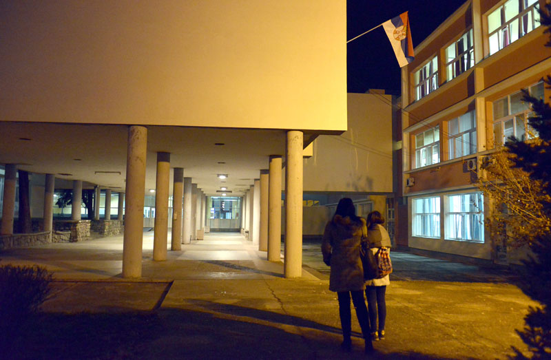 Пали због убадања матураната