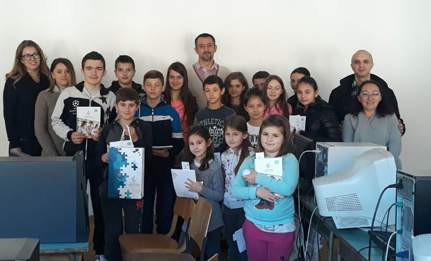 ЛЕП ГЕСТ ЕКОНОМСКОГ ФАКУЛТЕТА: Рачунари за 19 ђака из Свођа