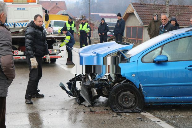 УДЕС КОД ПЉЕВАЉА: Погинуо Београђанин, две особе повређене