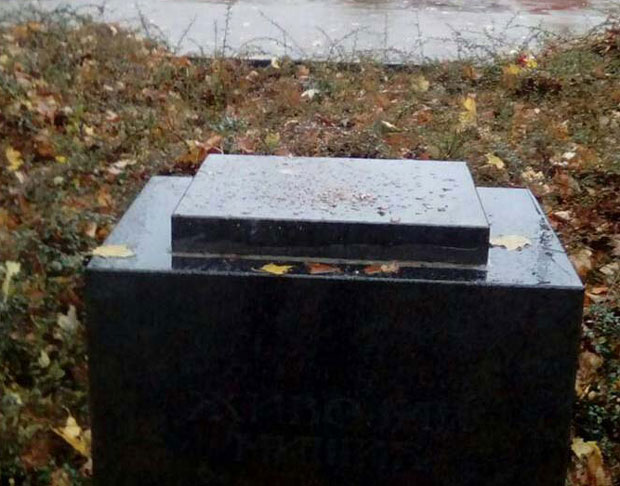 ВАНДАЛИ БЕЗ САНКЦИЈА: Пијани кидисали на војводу Мишића