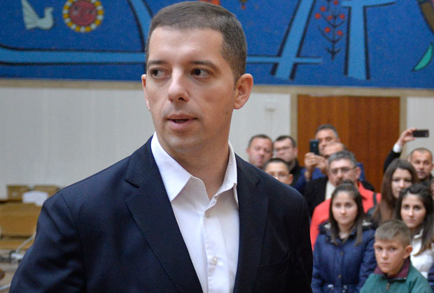 Ђурић деци са КиМ: Имате будућност, рачунајте на помоћ Србије