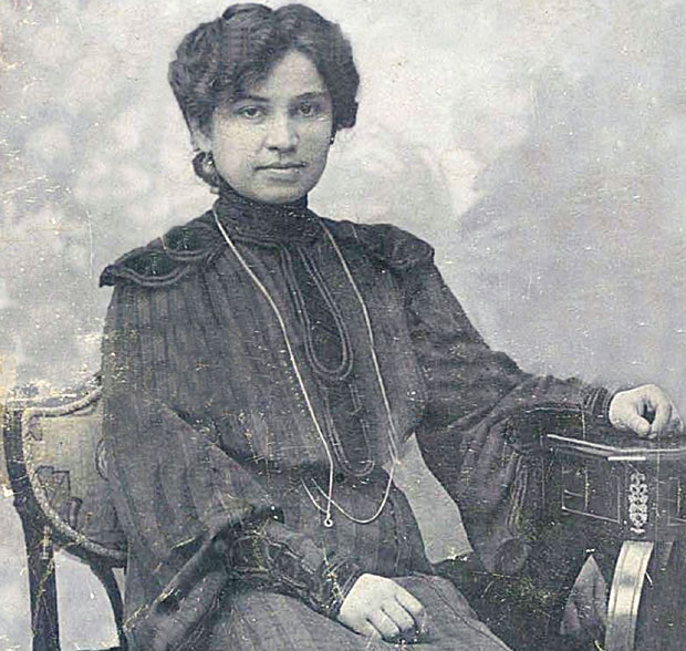 ДАРОВИТА ХЕРОИНA: Књига Наташе Марковић Јелисавета Начић