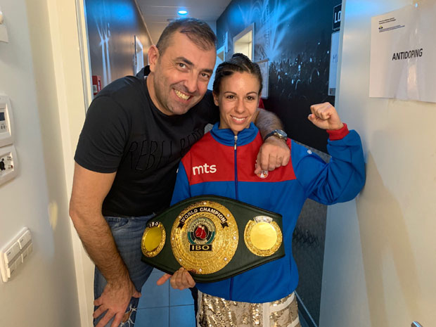 НИНА РАДОВАНОВИЋ ПРВАК СВЕТА: Фантастичан успех српске боксерке у професионалном рингу  у ИБО верзији