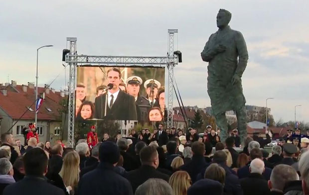 У ЗАГРЕБУ ОТКРИВЕН СПОМЕНИК ТУЂМАНУ: Хапшење на церемонији