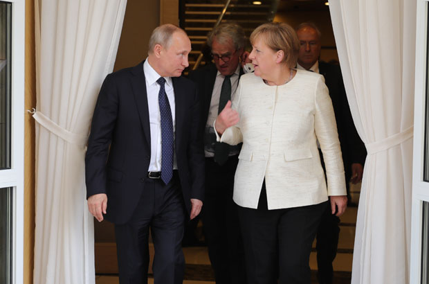 Путин и Меркелова разговарали о Украјини, Сирији и ИНФ споразуму