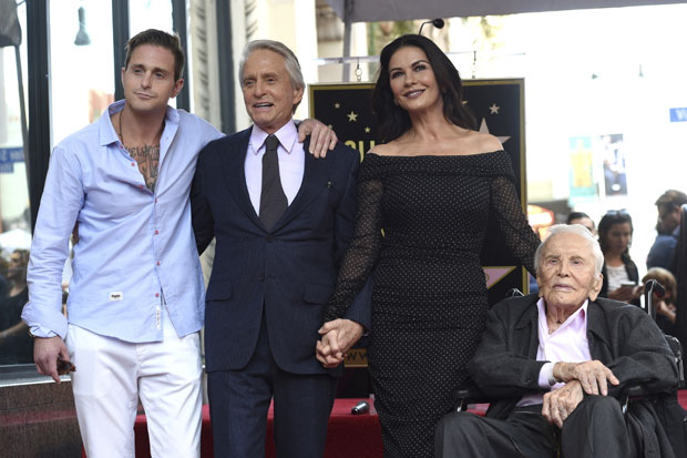 Кирк Даглас прославио 102. рођендан