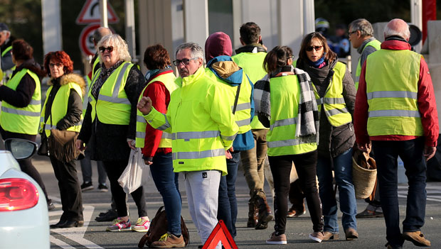 ПО УГЛЕДУ НА ФРАНЦУЗЕ: Египат ограничио продају жутих прслука да би избегао копирање протеста у Паризу