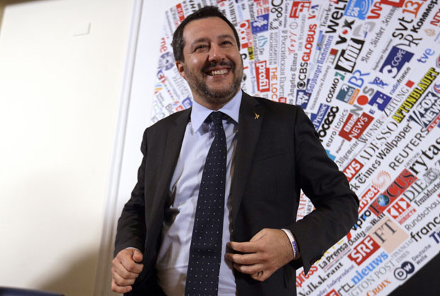 САЛВИНИ ПОРУЧИО: Макрон је лабораторијски производ 