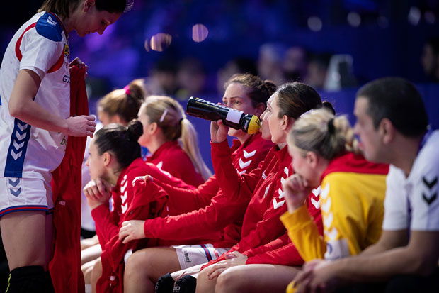 НИШТА ОД МЕДАЉЕ: Српкиње изгубиле од Црне Горе и опростиле се од полуфинала Европског првенства