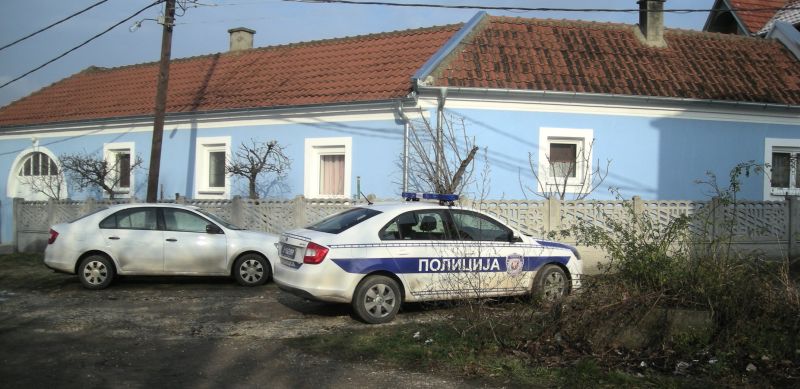 Пиштољем претио комшиници и њеном детету, добио условну казну