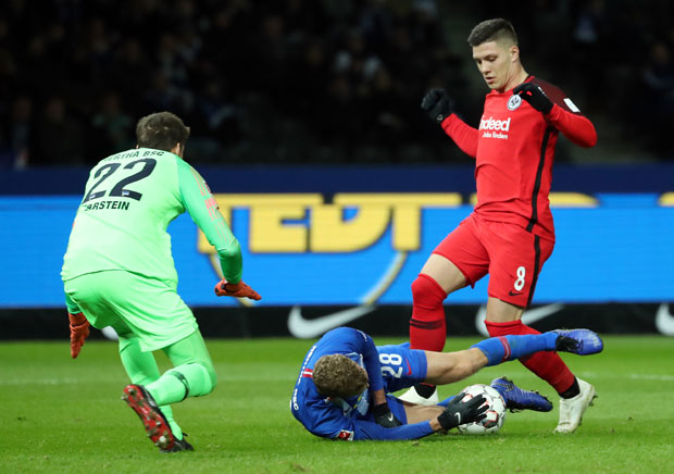 АНОНИМУСИ КОЛО ВОДЕ: Никад занимљивија трка за Златну копачку  