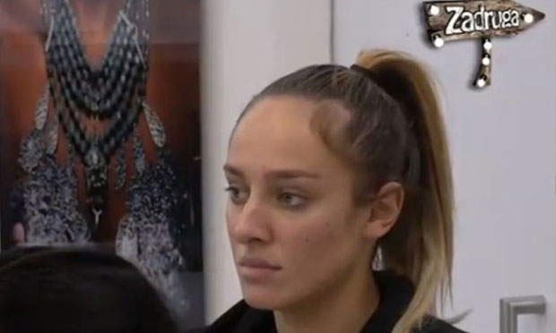 КАКВА САМ БУДАЛА, БОЖЕ, ИСПАЛА! Луна у Задрузи чула Анабелин глас, а онда је почела да виче, скаче и тресе се (ВИДЕО)