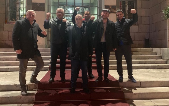 Кнежевић изашао из Скупштине, Медојевић на слободи после поноћи