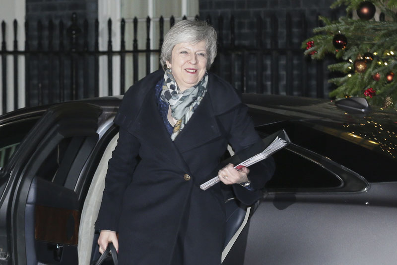 ТЕРЕЗА МЕЈ ПРЕЛОМИЛА: Одлази са чела Конзервативне странке