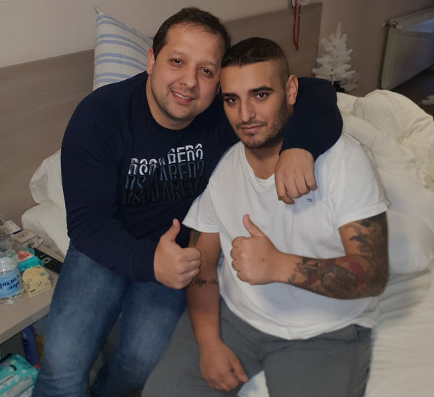 Дарко Лазић се весели у болничком кревету (ФОТО)


