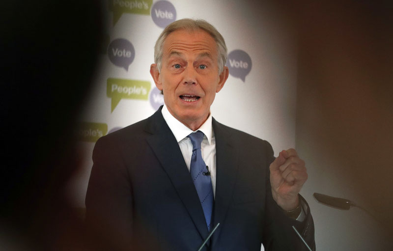 Блер: Боље да Меј не разбија главу са Брегзитом