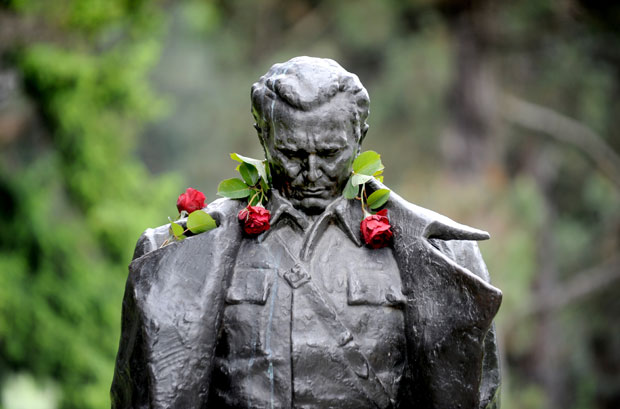 ОТКРИВАЊЕ СПОМЕНИКА У ПОДГОРИЦИ: Тито се враћа на Светог Николу
