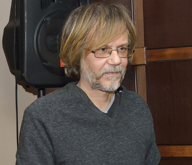 Жика опет за бубњем