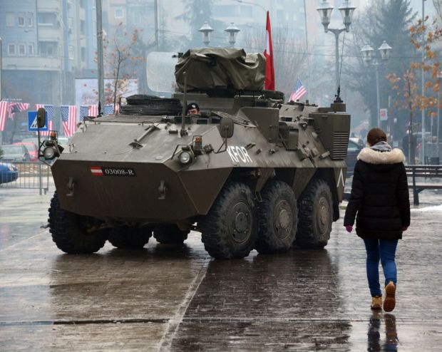 КРИЗА НА КиМ: Спортисти: Победићемо у неравноправној игри; Одбојкашице из Лебана заустављене на прелазу  (ФОТО)